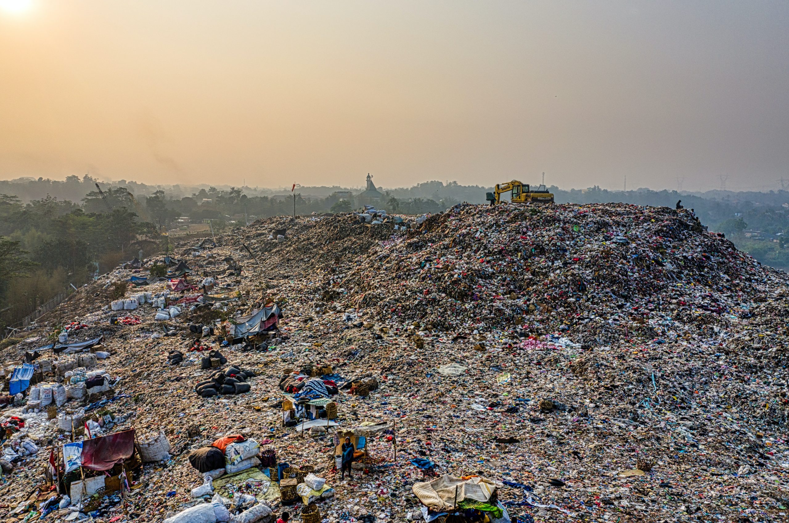 Why Is Landfill Bad For The Environment ?